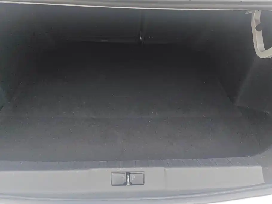 Peugeot 408 360 THP Dragon Latour
