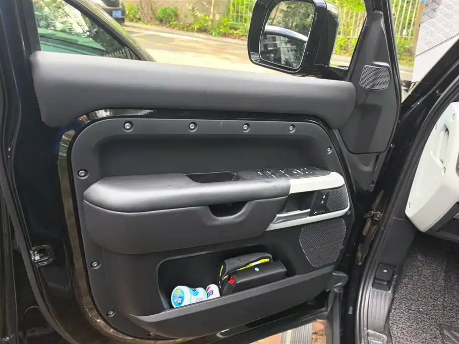 Land Rover Defender 110 3.0 T P400 X-DYNAMIC HSE