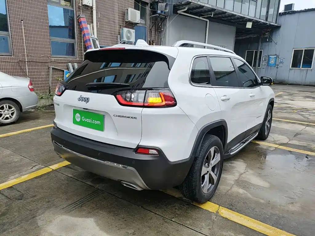 Cherokee 自由光 2020款 2.0 T 两驱领先版