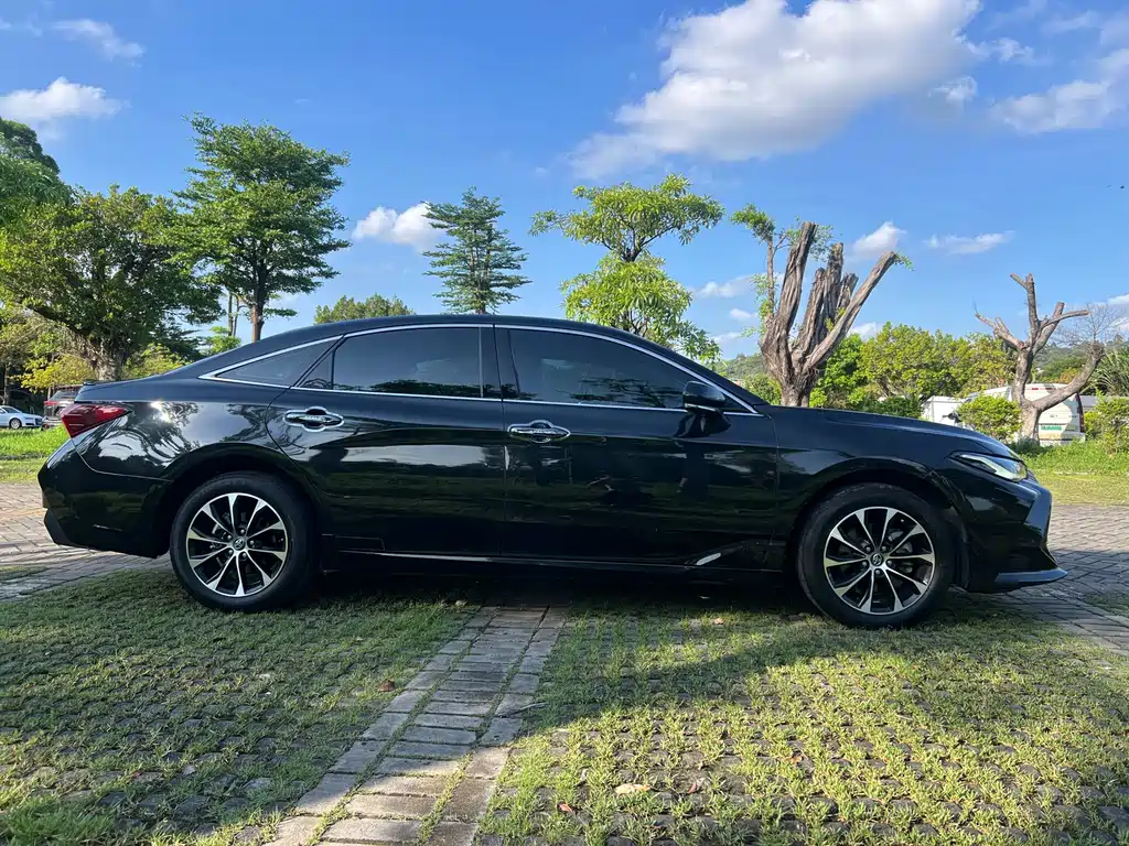 Avalon 2.5 L Luxury