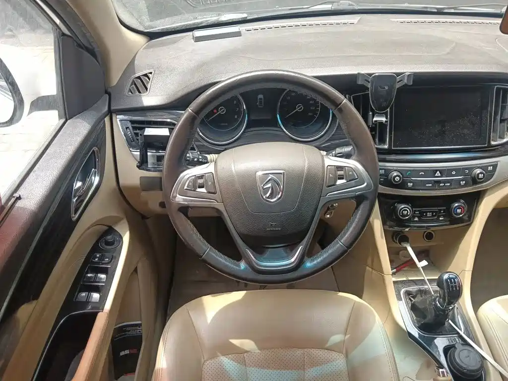 Baojun 730 1.5 L Manual Luxury 7-seat