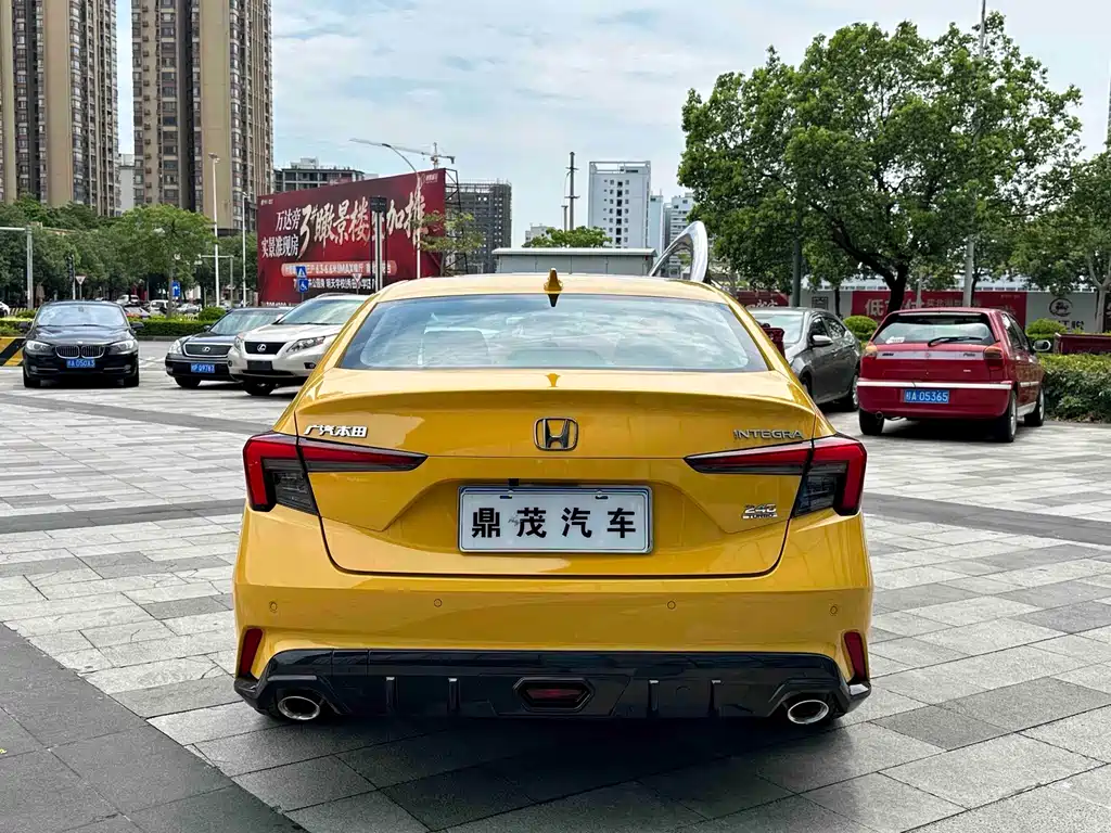 Integra 240 TURBO CVT Premium