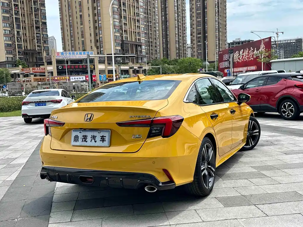 Integra 240 TURBO CVT Premium