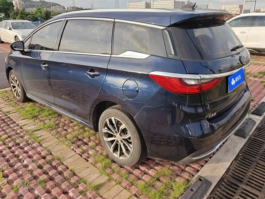 Song MAX 1.5 T Auto Connected Wise Comfort Sunroof 7-seat CN-VI