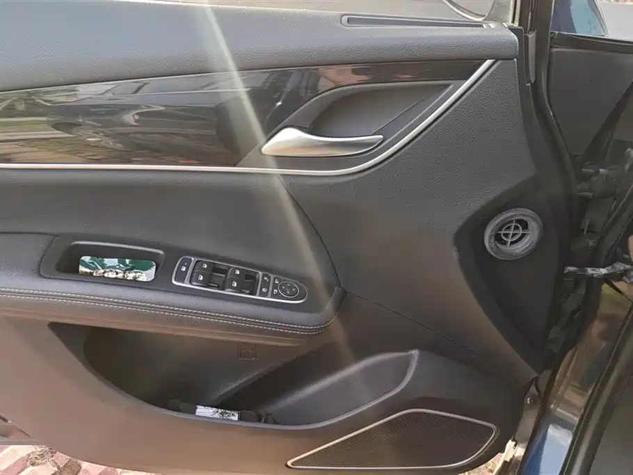 Song MAX 1.5 T Auto Connected Wise Comfort Sunroof 7-seat CN-VI