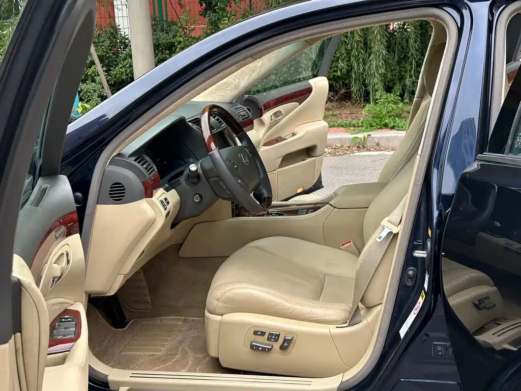 Lexus LS 460 L