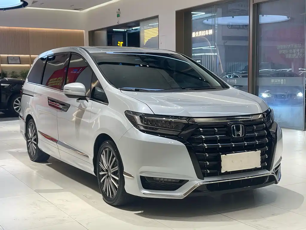 Elysion 2.0 L e:HEV Luxury