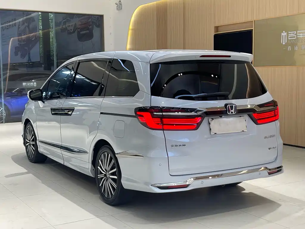 Elysion 2.0 L e:HEV Luxury