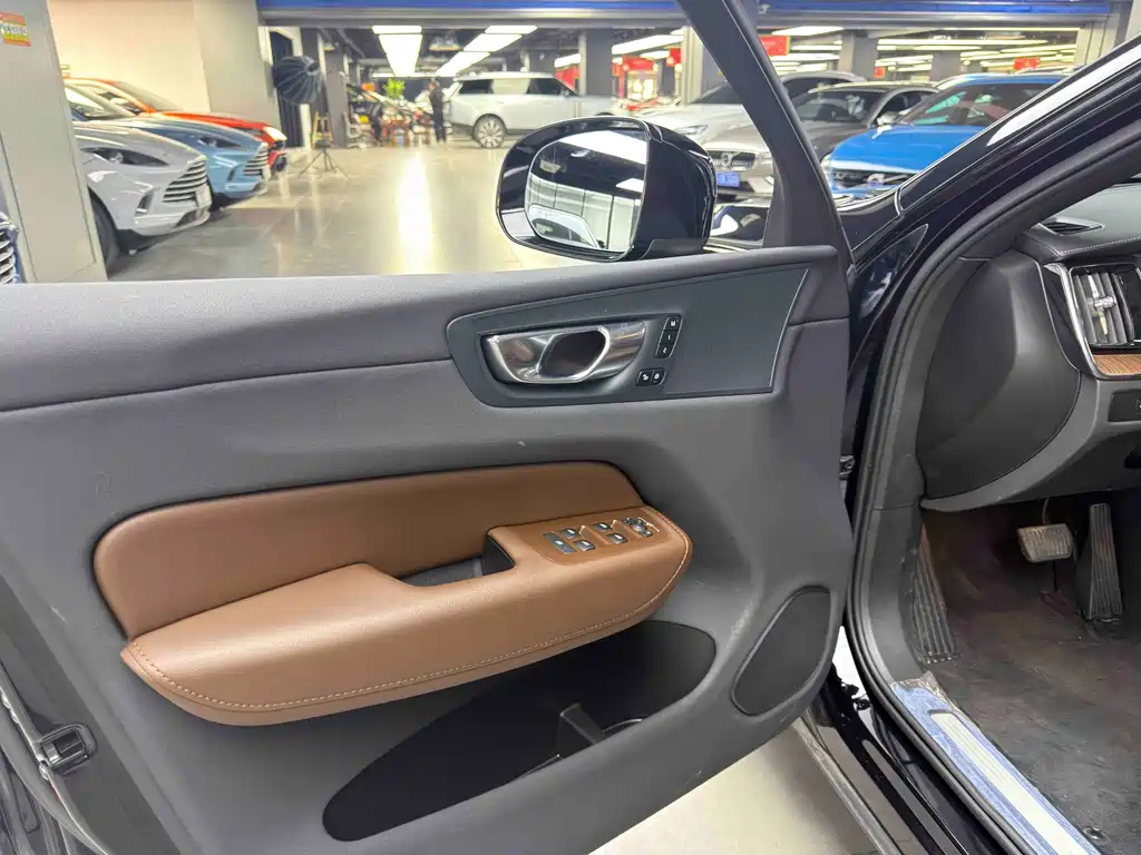 Volvo XC60 B5 4 WD Smart Vision Luxury