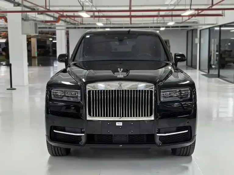 Rolls-Royce Cullinan 4-seat