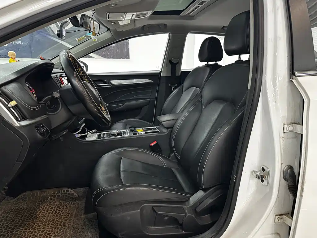 Roewe i6 NEV 荣威i6新能源 2019款 PLUS 50 T 4 G互联荣耀豪华版