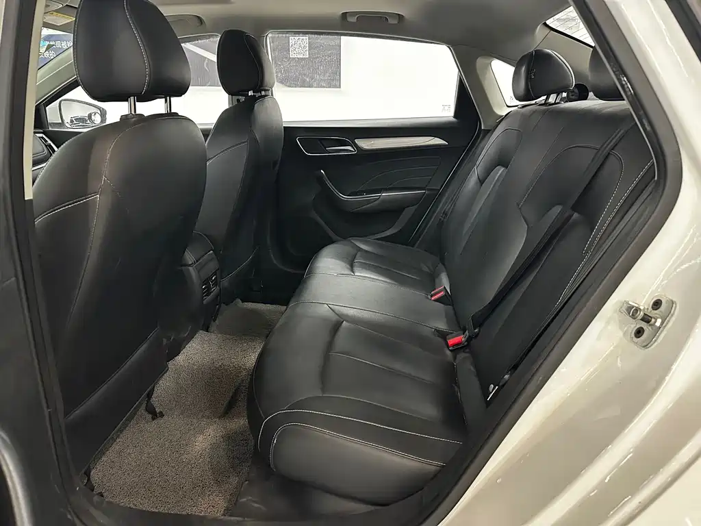 Roewe i6 NEV 荣威i6新能源 2019款 PLUS 50 T 4 G互联荣耀豪华版