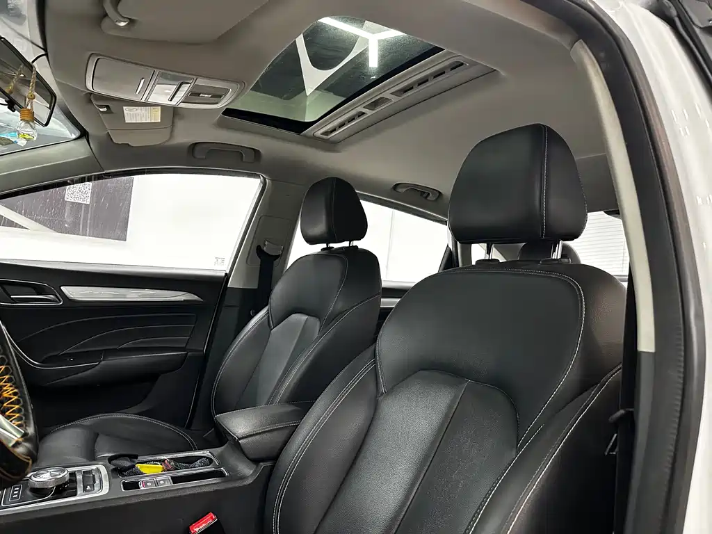Roewe i6 NEV 荣威i6新能源 2019款 PLUS 50 T 4 G互联荣耀豪华版