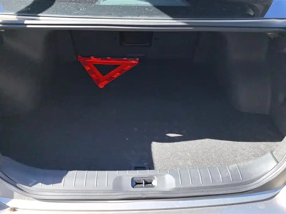 Teana 2.0 L XE Sincere