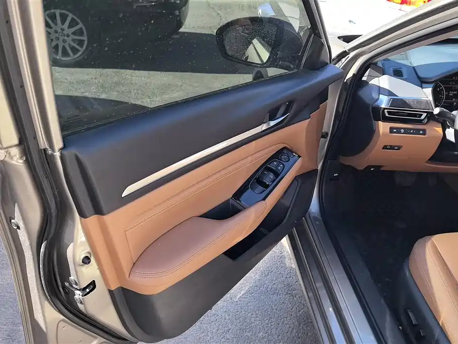 Teana 2.0 L XE Sincere