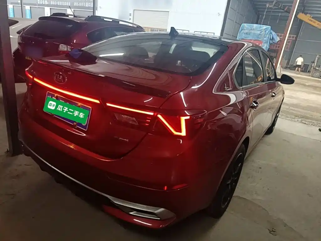 Kia K3 1.5 L CVT Smart Enjoyment Connected