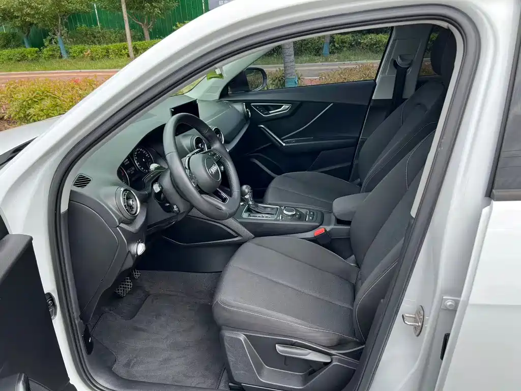 Audi Q2 L 35 TFSI Launch Exclusive CN-VI