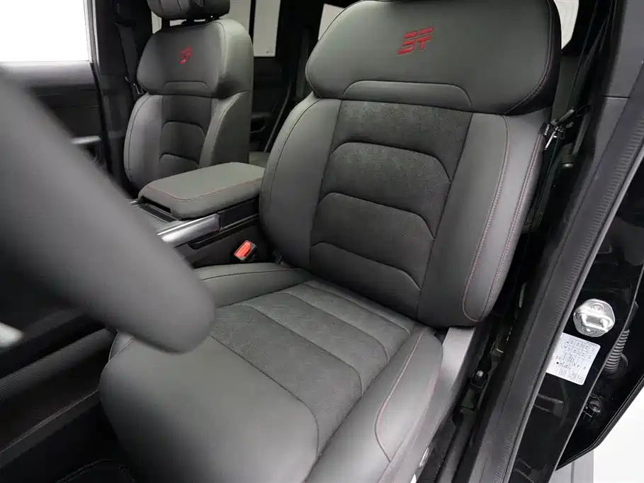 Jetour Traveller 2.0 T 4 WD Cross PRO+ Entertainment