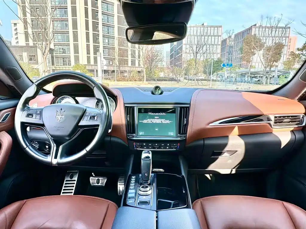 Levante 3.0 T Standard