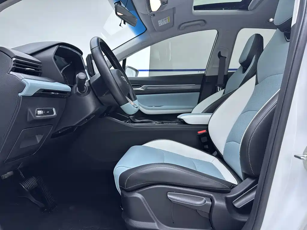 Emgrand S 1.4 T CVT Crossover Player