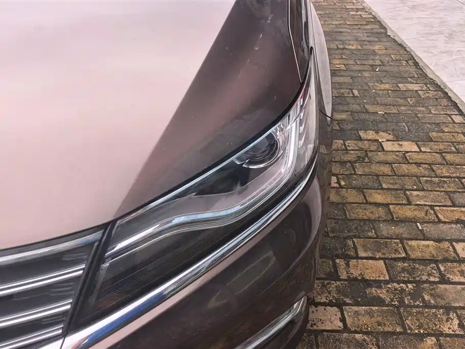 Roewe RX5 20 T 2 WD Manual Flagship