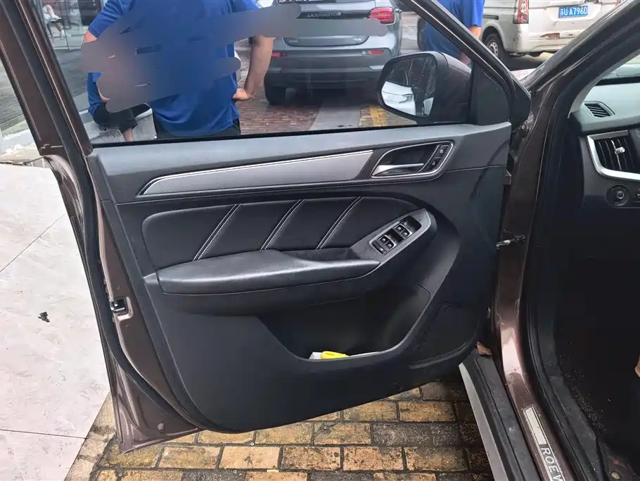 Roewe RX5 20 T 2 WD Manual Flagship