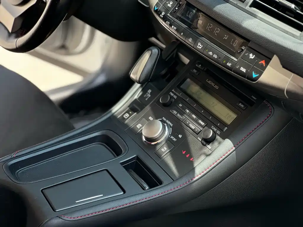 Lexus CT CT200 h Elite Mono CN-V