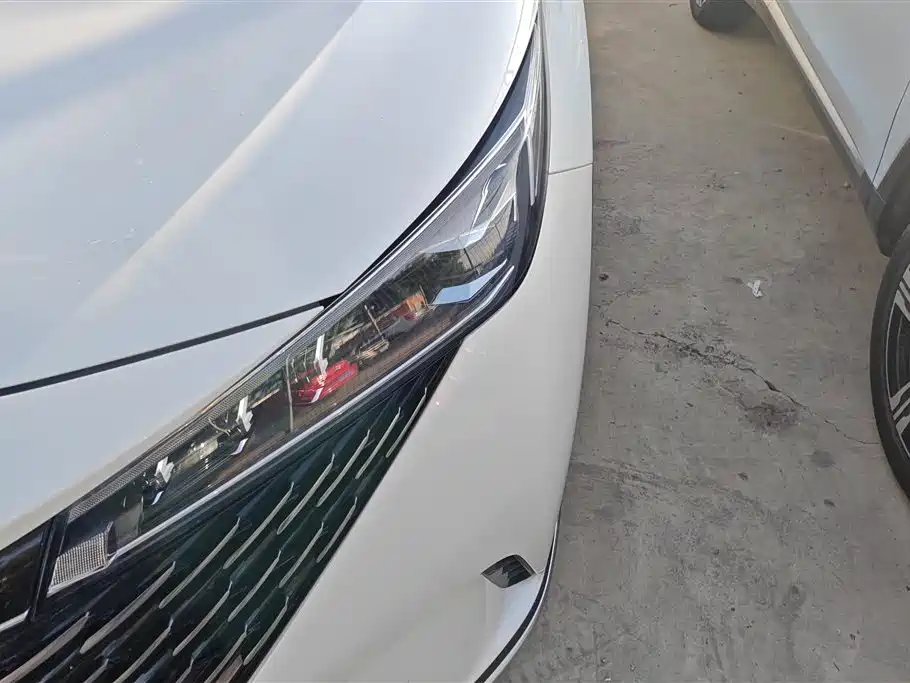 Roewe RX5 1.5 T Honor Supreme Slide Screen