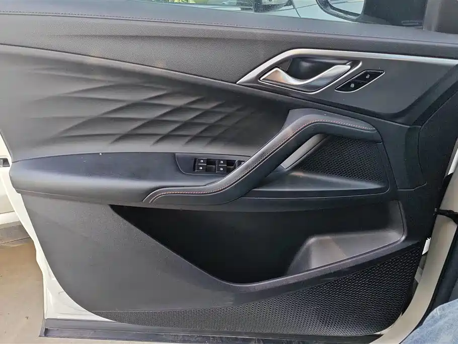 Roewe RX5 1.5 T Honor Supreme Slide Screen