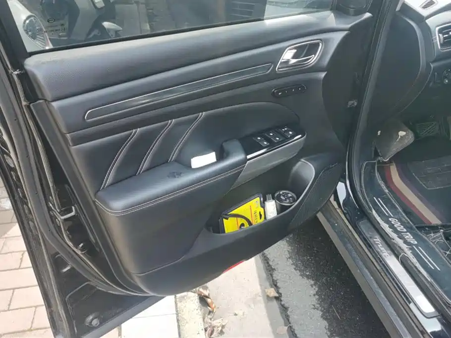 GAC Trumpchi GS8 传祺GS8 2020款 390 T 两驱豪华智联纪念版（七座）