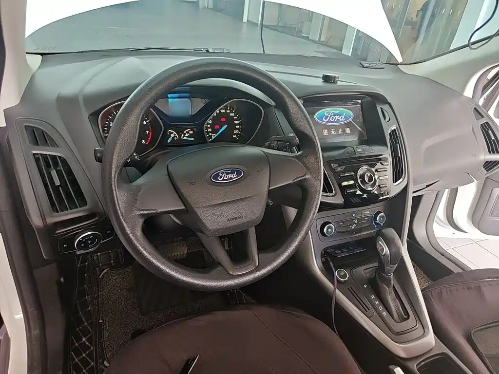 Focus Hatchback 1.6 L Auto Comfort Smart Travel