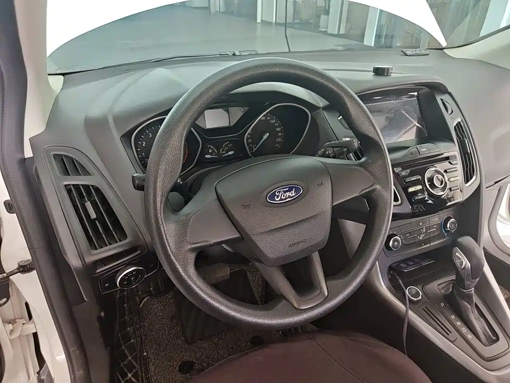 Focus Hatchback 1.6 L Auto Comfort Smart Travel