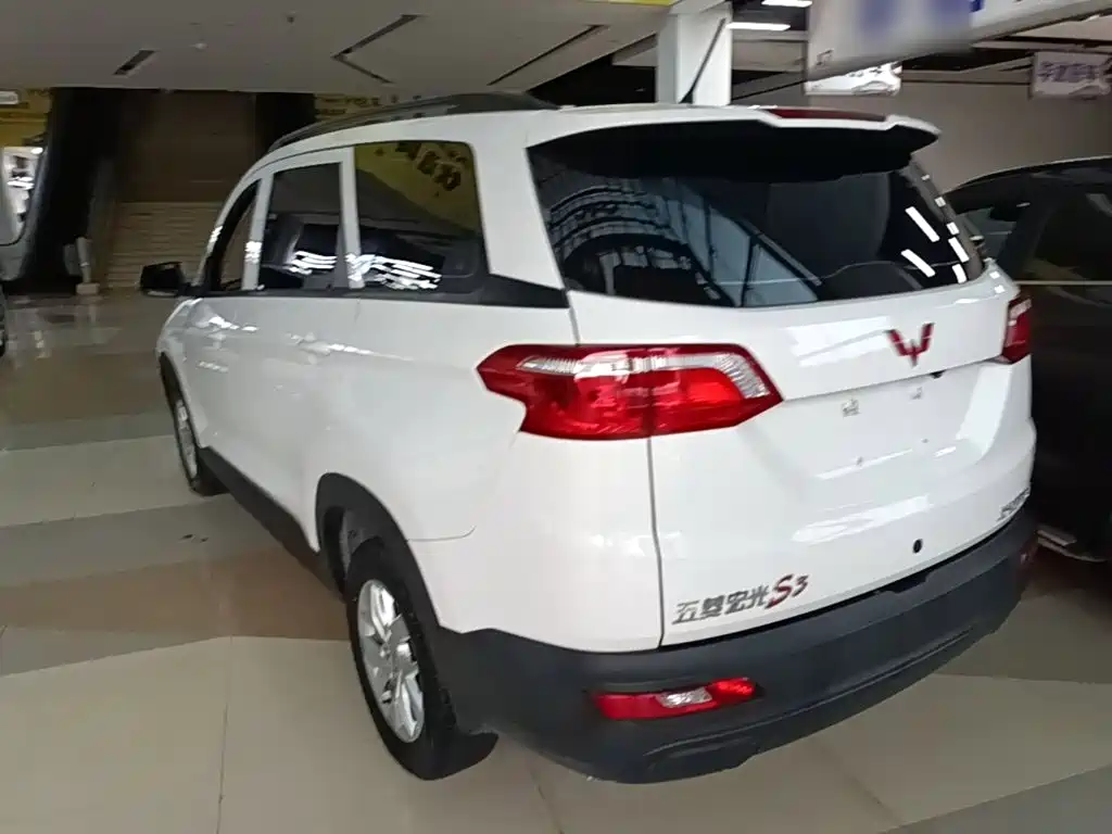 Wuling Hongguang S3 1.5 L Manual Standard CN-VI