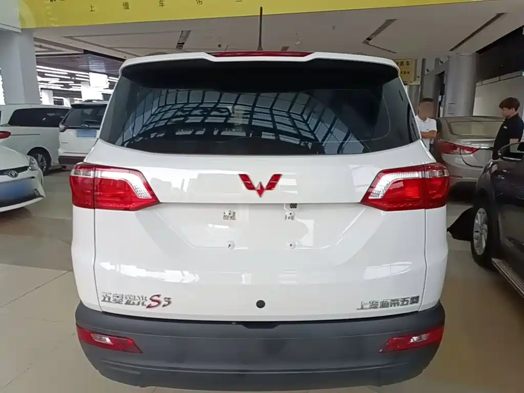 Wuling Hongguang S3 1.5 L Manual Standard CN-VI