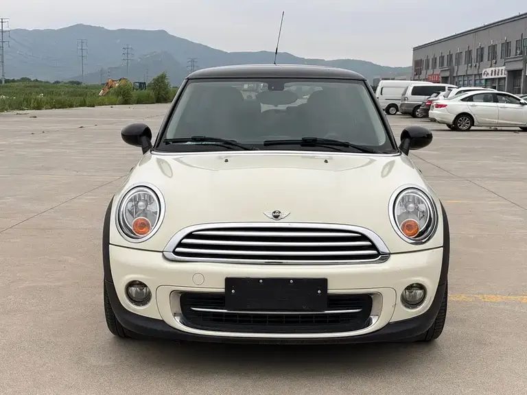 MINI 1.6 L COOPER Fun