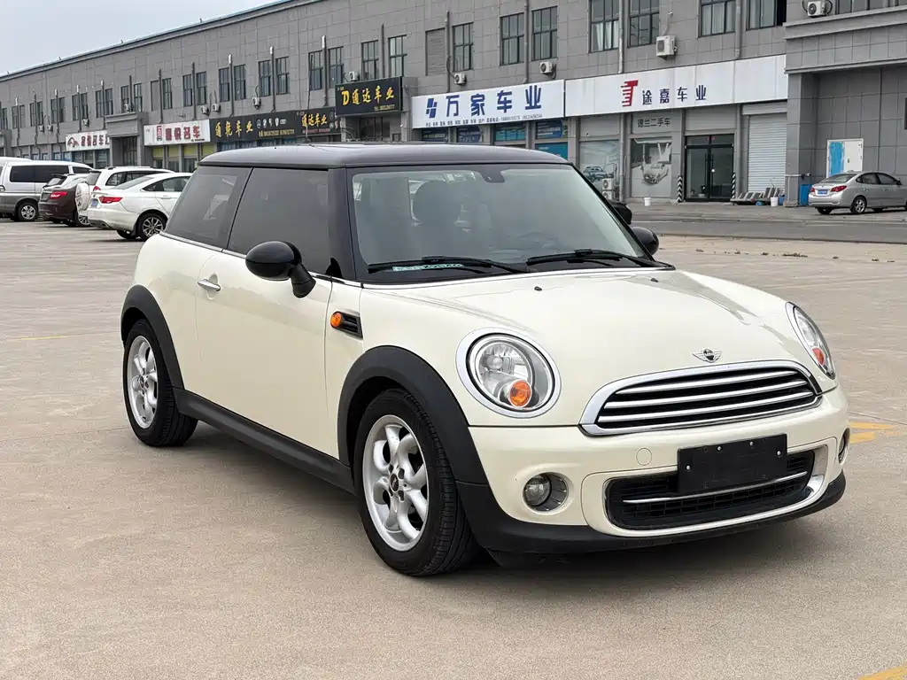 MINI 1.6 L COOPER Fun