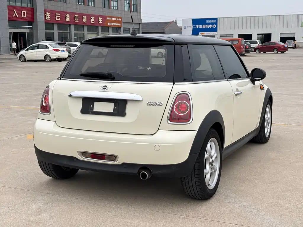 MINI 1.6 L COOPER Fun