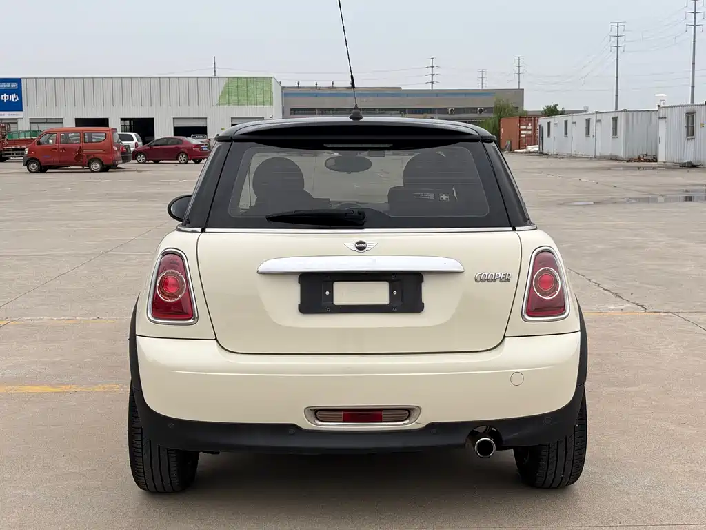 MINI 1.6 L COOPER Fun