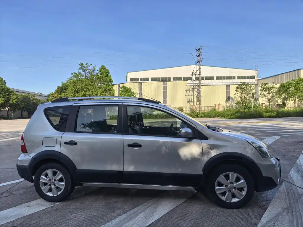 Livina 骊威 2010款 劲锐版 1.6 L 自动标准型