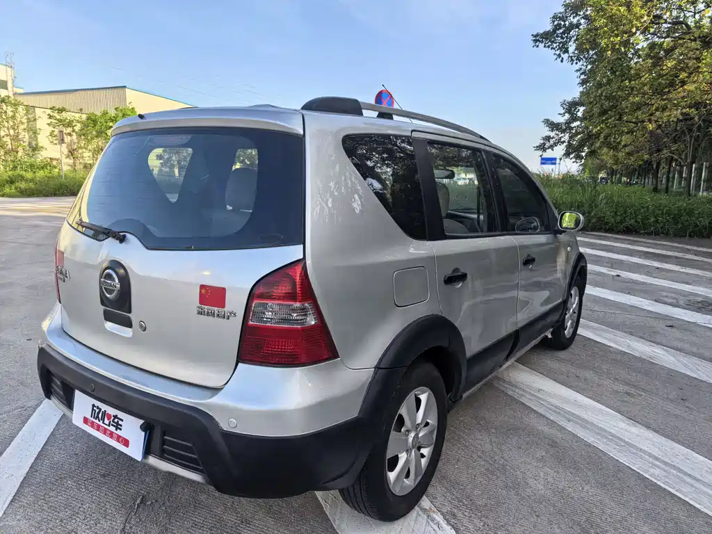 Livina 骊威 2010款 劲锐版 1.6 L 自动标准型