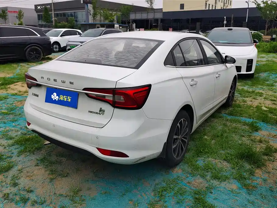 Roewe i5 1.5 L Manual 4 G Connected Leading Luxury