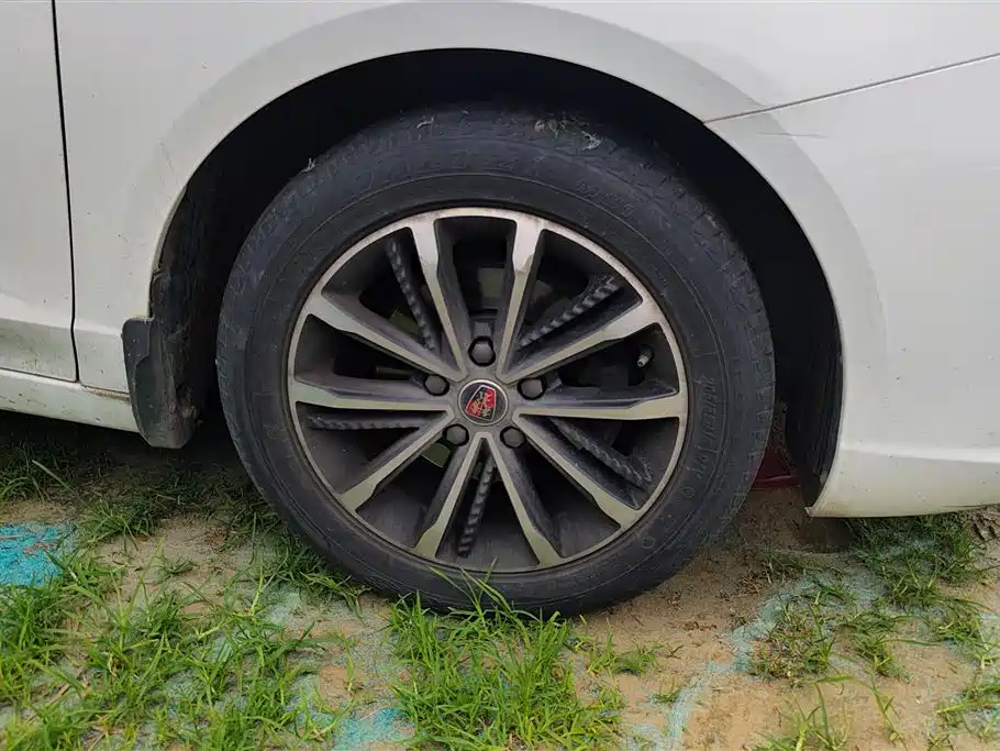 Roewe i5 1.5 L Manual 4 G Connected Leading Luxury