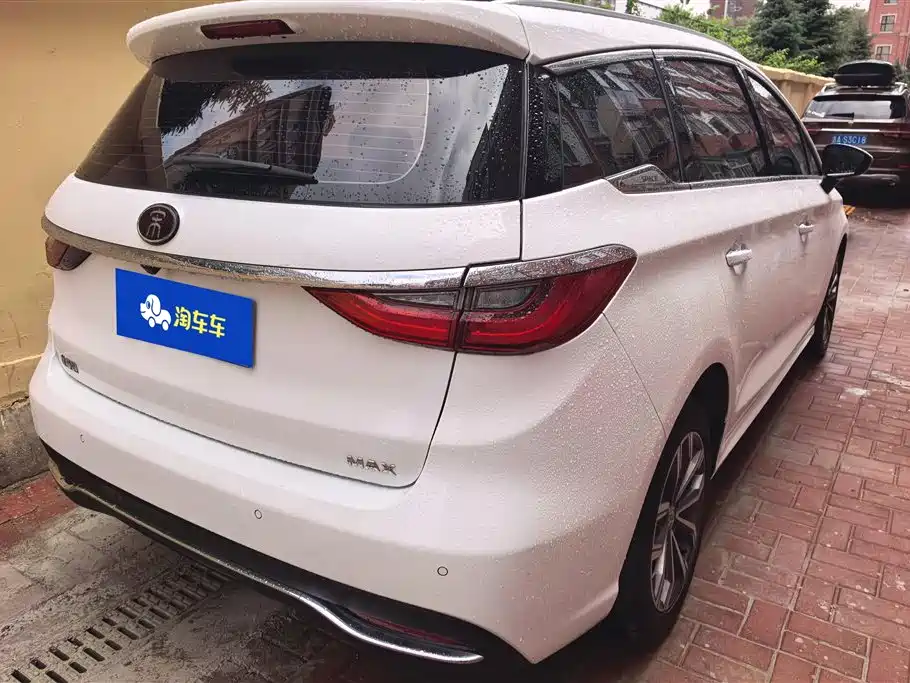 Song MAX 1.5 T Auto Connected Wise Comfort Sunroof 7-seat CN-VI