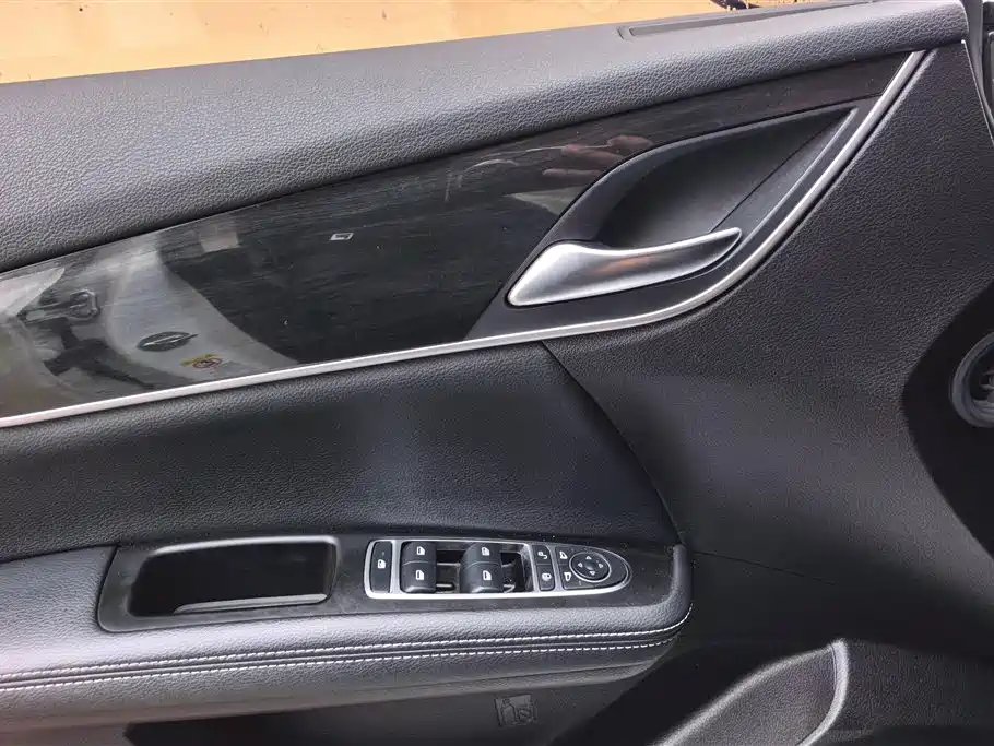 Song MAX 1.5 T Auto Connected Wise Comfort Sunroof 7-seat CN-VI