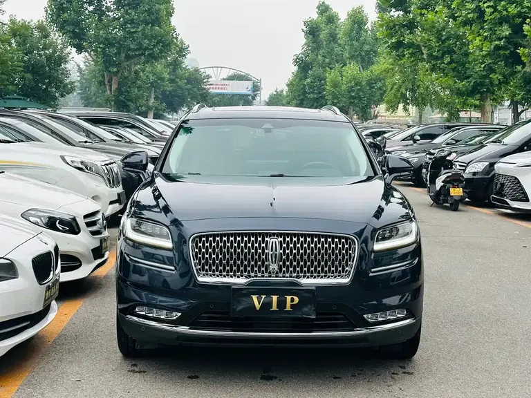 Lincoln Nautilus 2.7 T 4 WD Honor Shine