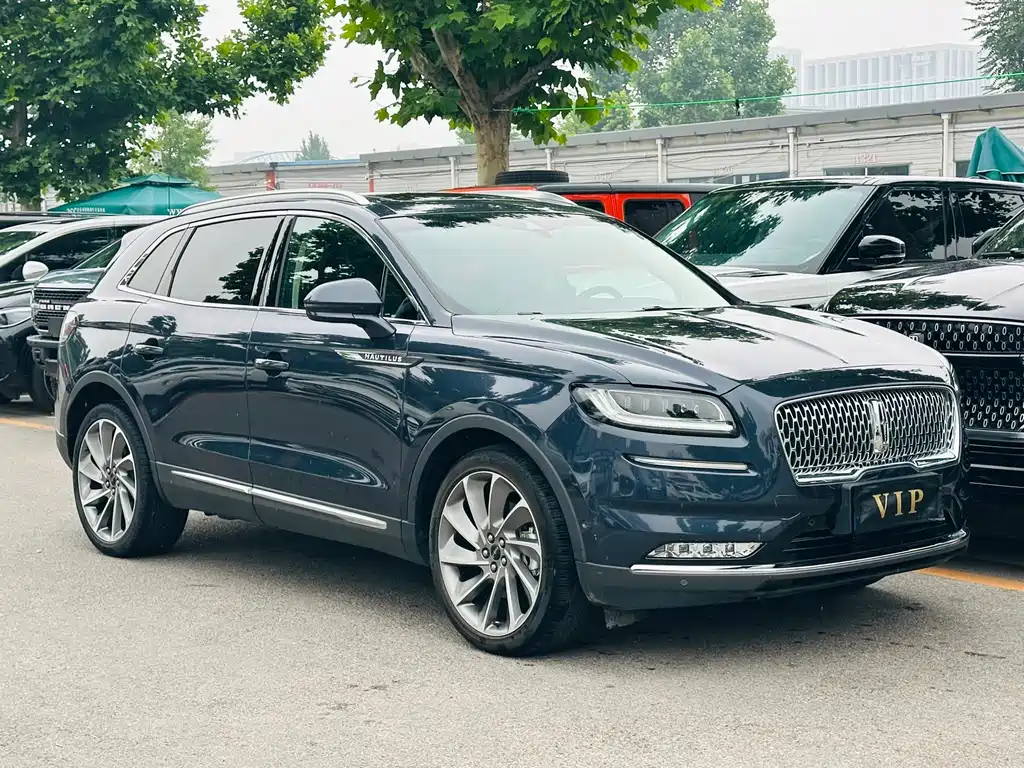 Nautilus 2.7 T 4 WD Honor Shine