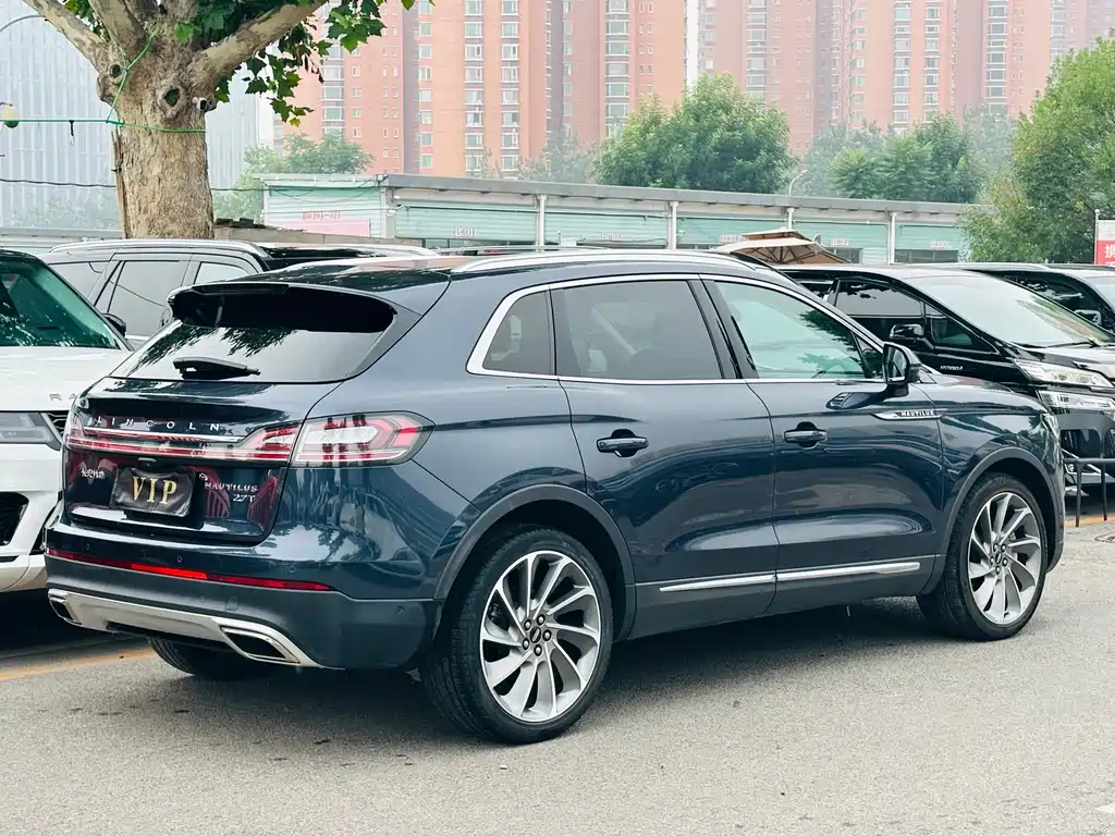Nautilus 2.7 T 4 WD Honor Shine