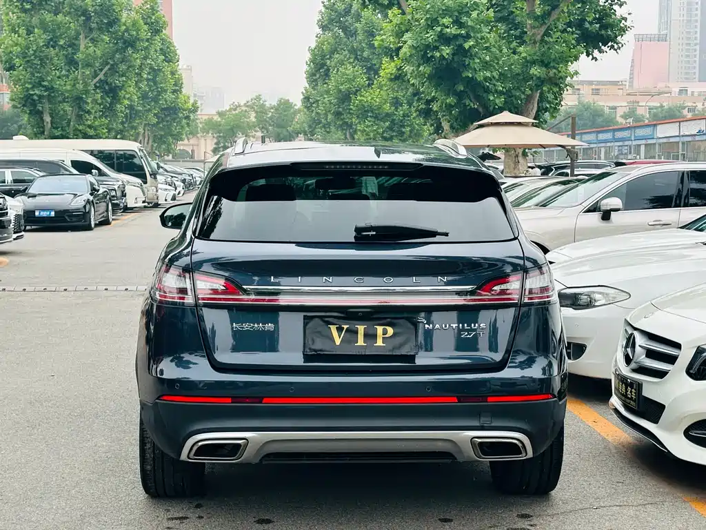 Nautilus 2.7 T 4 WD Honor Shine