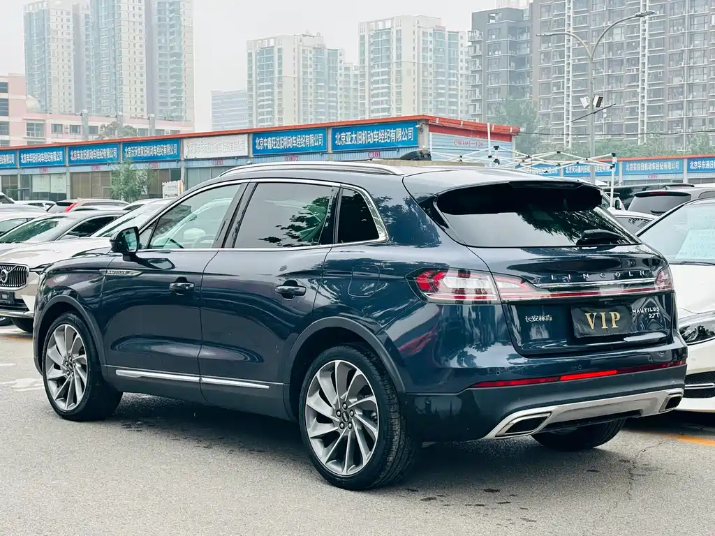 Nautilus 2.7 T 4 WD Honor Shine
