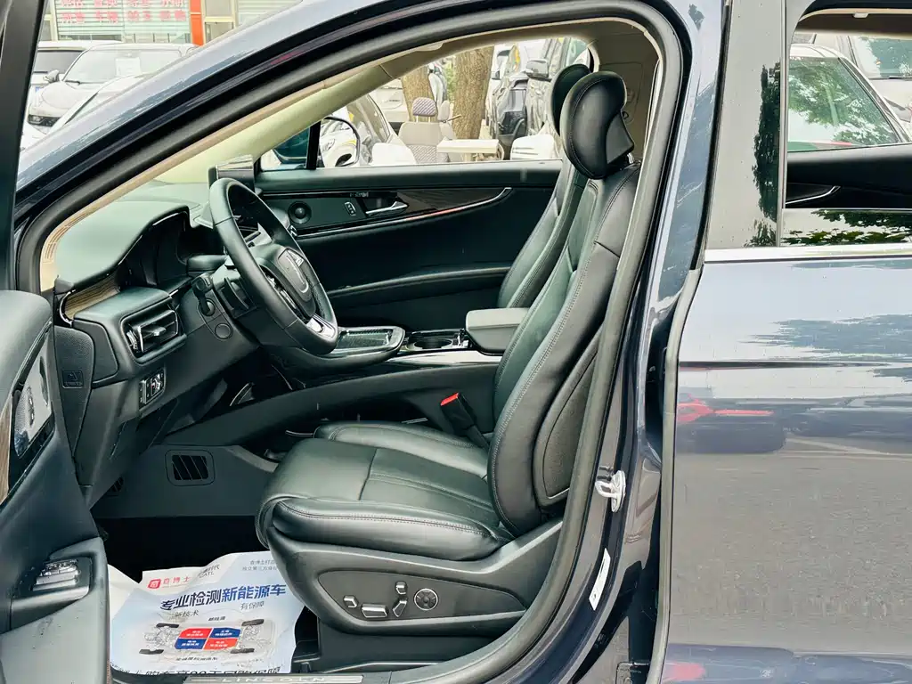 Nautilus 2.7 T 4 WD Honor Shine